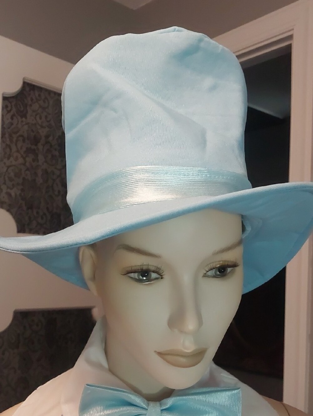 Light Blue Dumb And Dumber Costume Tuxedo Set with Ruffled Shirt and Top Hat - Picture 13 of 16